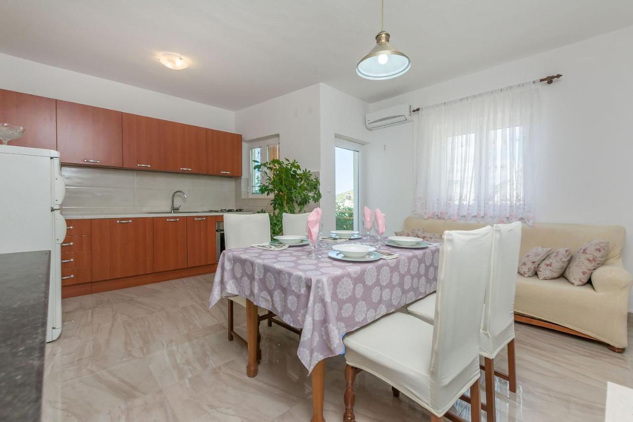 Apartments Jasna Omis Bagian luar foto